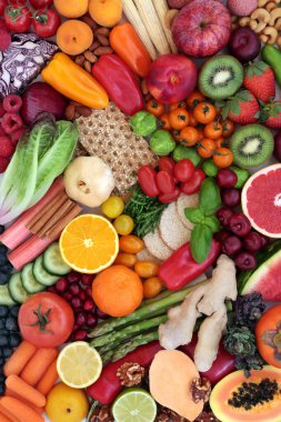 Antioksidan, diyet lifleri, antosiyaninler, vitaminler, mineraller, likopenler, karotenoitler, akıllı karbonhidratlar içeren sağlıklı vegan süper yiyecekler. Sağlıklı gıda, sürdürülebilir, etik beslenme kavramı.