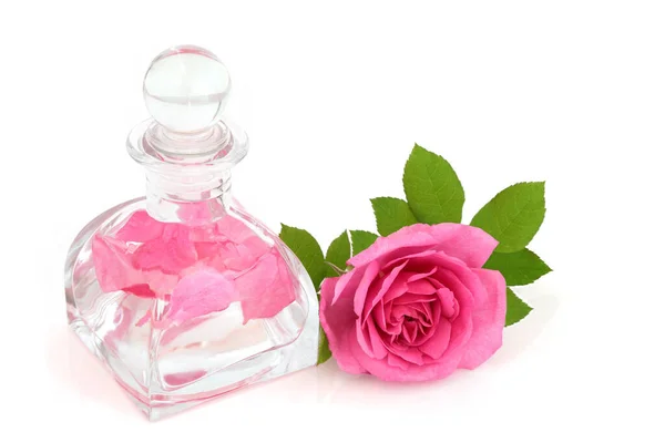 Eau Rose Dans Une Bouteille Verre Art Déco Avec Fleur — Photo