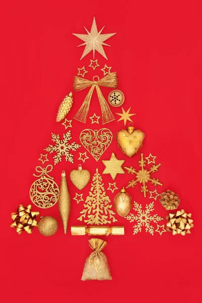 圣诞树抽象与金光闪闪的灌木装饰的红色背景 圣诞节佳节的圣诞作文 — 图库照片