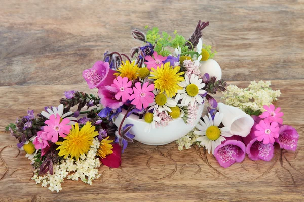 Cuidado de la salud con flores — Foto de Stock
