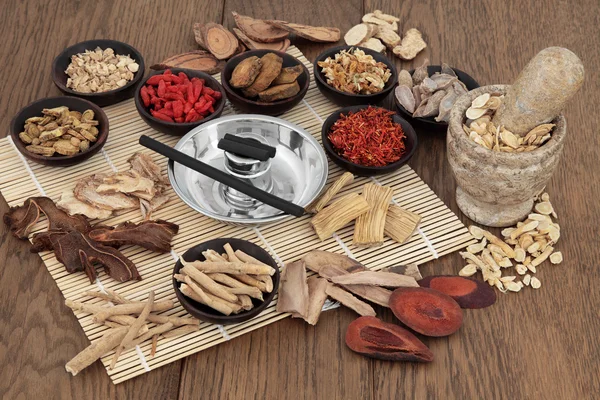 Moxa Sticks and Chinese Herbs — Stock Photo, Image