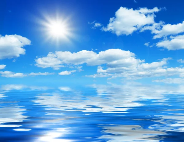 Fondo Soleado Oceánico Natural Cielo Azul Con Nubes Cúmulos Blancos — Foto de Stock