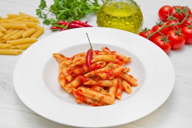 penne ve arrabbiata ile yemek sosu