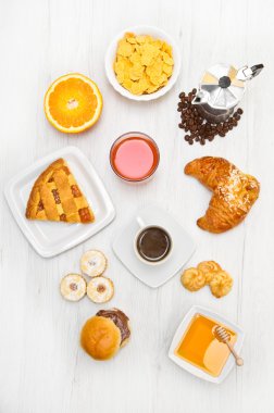 Lezzetli kahvaltı masası 