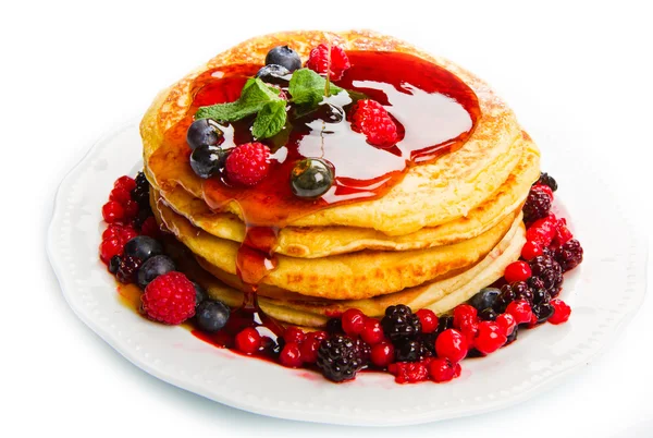 Deliciuos pancake with fresh fruit on white — Stock Photo, Image