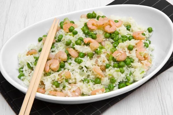 Dish with rice and shrimps and peas — Stock Photo, Image
