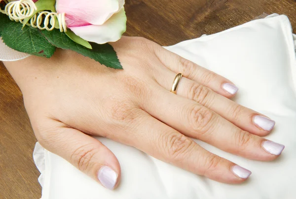 Bridal hands with wedding ring — Stock Photo, Image