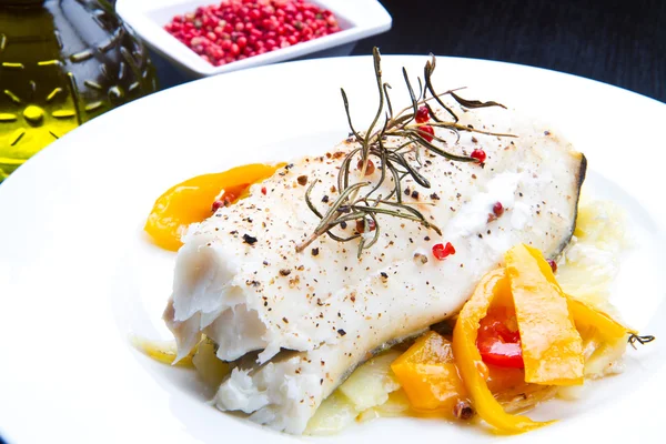 White dish of Fresh black cod with pepper — Stock Photo, Image