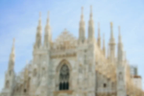 Catedral de Milão como fundo com um efeito borrão intencional aplicado — Fotografia de Stock