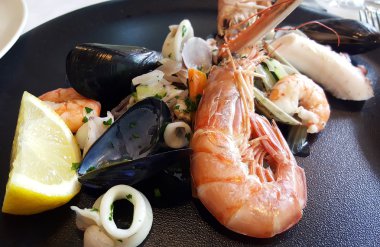 Deniz ürünleri salatası, seçici odak