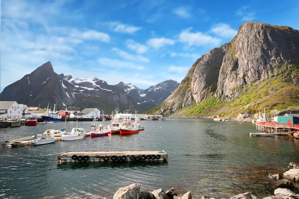 Прекрасный вид на гавань Рэшфорд на Лоффордских островах, Норвегия — стоковое фото