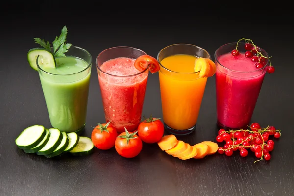 Succo di frutta e verdura colorato — Foto Stock