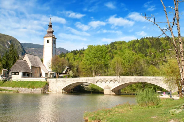 Παλιά εκκλησία του Αγίου Ιωάννη στη λίμνη Bohinj, Σλοβενία — Φωτογραφία Αρχείου