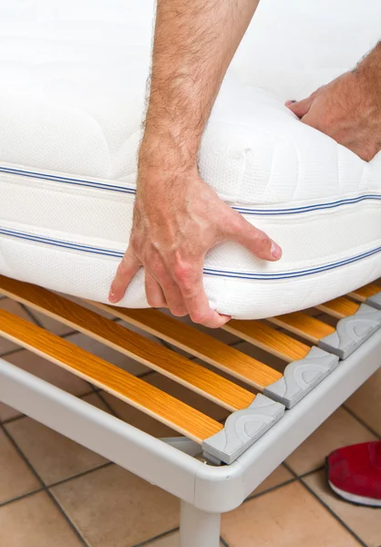 Man demonstrating quality of mattress — Stock Photo, Image