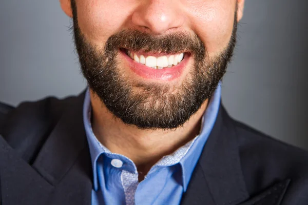 Крупный план бородатого и усатого человека — стоковое фото