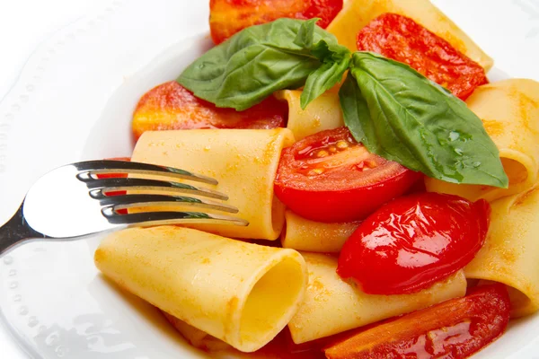 Paccheri med tomatsås — Stockfoto