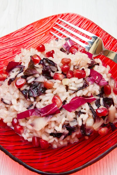 Radicchio risotto on dish — Stock Photo, Image