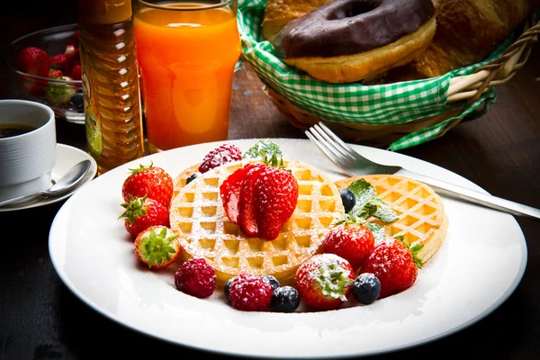 Homemade waffles with fruit — Stock Photo, Image