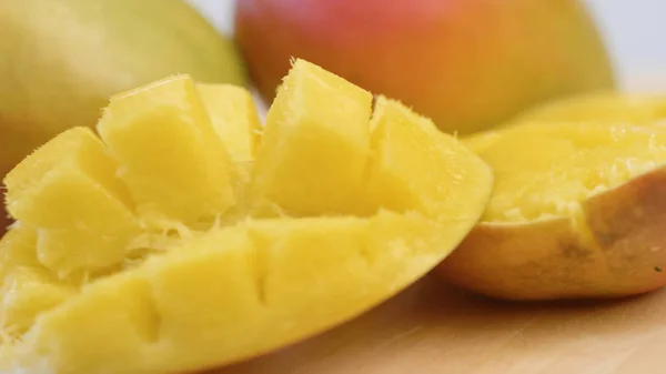 Grupo Deliciosas Frutas Tropicales Mango Sobre Tabla Madera — Foto de Stock