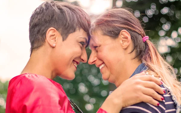 Two Friends Exchange Cuddles Signs Affection Smiling — Stock Photo, Image