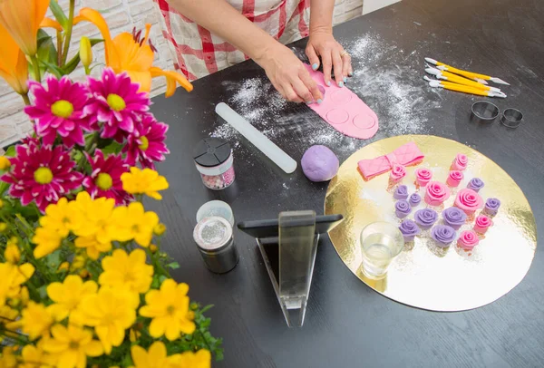 Виготовлення Прикраси Десерт Цукрової Мастики — стокове фото