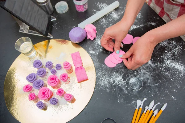 Dekoration Für Das Dessert Aus Zuckermastix Stockbild