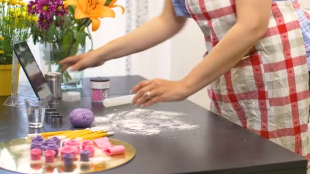 Decoratie Voor Dessert Van Suikermastiek — Stockvideo