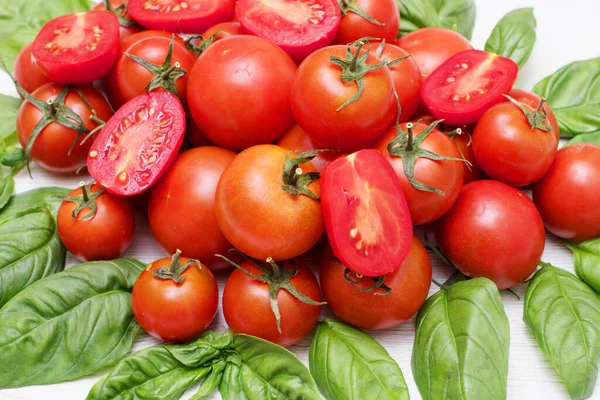 Grupo Tomates Rojos Frescos Hoja Verde Albahaca Fresca —  Fotos de Stock