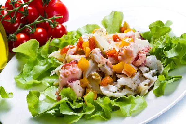 Octopus salad with artichoke — Stock Photo, Image