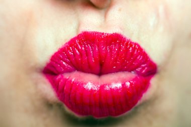 güzel seksi kırmızı vererek öpücük dudaklar 