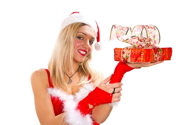 Vacker flicka med julklapp — Stockfoto