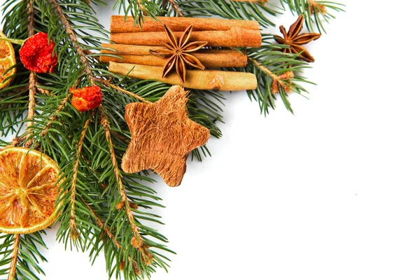 Noel dekorasyonu, portakal, yıldız anason ve tarçın — Stok fotoğraf
