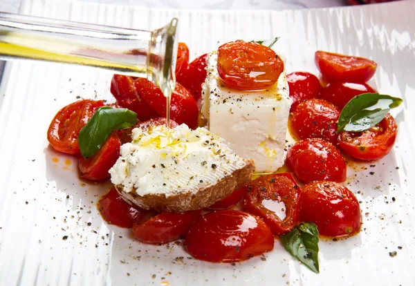 Formaggio di capra con pomodori — Foto Stock