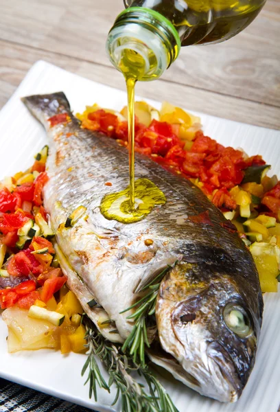 Baked fish with vegetables — Stock Photo, Image