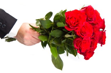 erkek eli ile kırmızı gül buketi