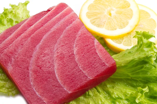 Tuna sashimi with salad and lemon — Stock Photo, Image