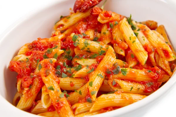 Penne pasta med chilisås arrabiata — Stockfoto