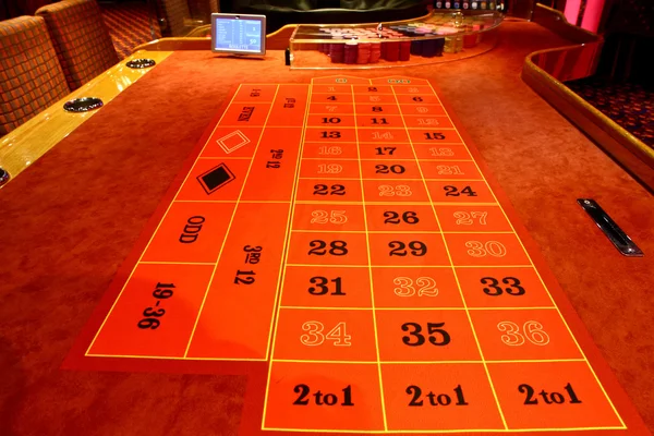 Roulette bord i ett kasino — Stockfoto