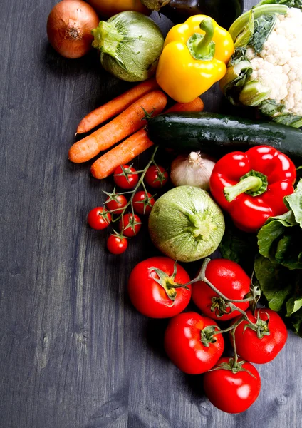 Fresh vegetables on wood — Stock Photo, Image