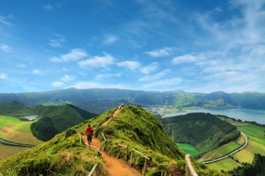Sete Cidades, Azo Göller bir görünüm için önde gelen yolu yürüyüş