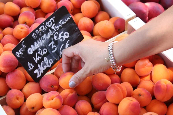Fresh natural apricot to background on the street market — Stock Photo, Image
