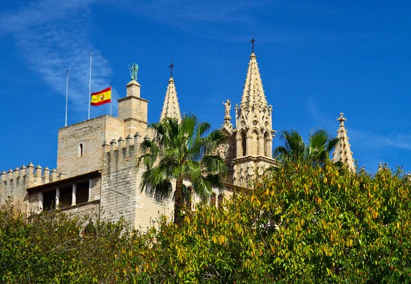 Katedralen Santa Maria av Palma och Parc del Mar Mallorca, — Stockfoto