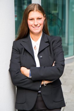 Gülümseyen bir iş kadınının portresi