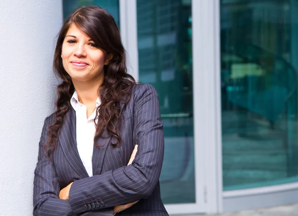 Retrato de una mujer de negocios sonriente — Foto de Stock