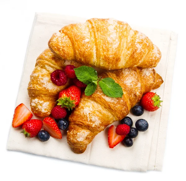 Fresh tasty croissants with berries on white background — Stock Photo, Image