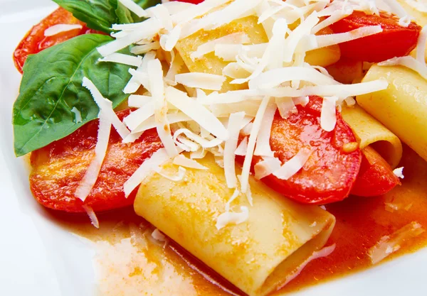 Paccheri met tomaten saus — Stockfoto