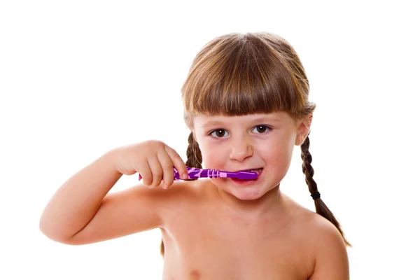 Tandhygien. glad liten flicka borsta tänderna — Stockfoto