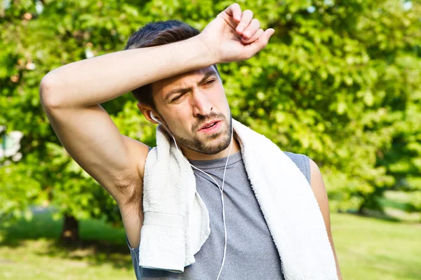 Young man jogging in park. Health and fitness. — Stock Photo, Image