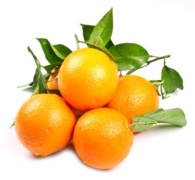 Beyaz arkaplanda portakal meyvesi izole