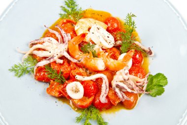 Deniz ürünleri domates ve Kalamar çorbası